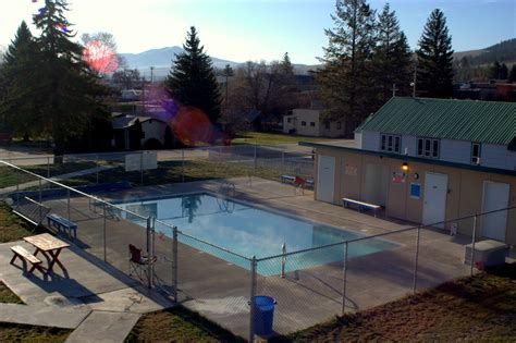 Symes hot springs - Why Symes Hot Springs is a must-stop: Historic Buildings – Step back in time as you lounge in comfortably warm waters admiring the architecture that whispers tales of the past. Convenient Location – Smack bang between Missoula and Flathead Lake or Glacier National Park, Symes Hot Springs offers the perfect respite for road-weary travelers.